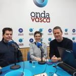 Ana Santorcuato, médica de Urgencias en el Hospital de Cruces y Néstor Morchón, médico de urgencias en el HUA, delegados del Sindicato Médico de Euskadi en los estudios de ONDA VASCA