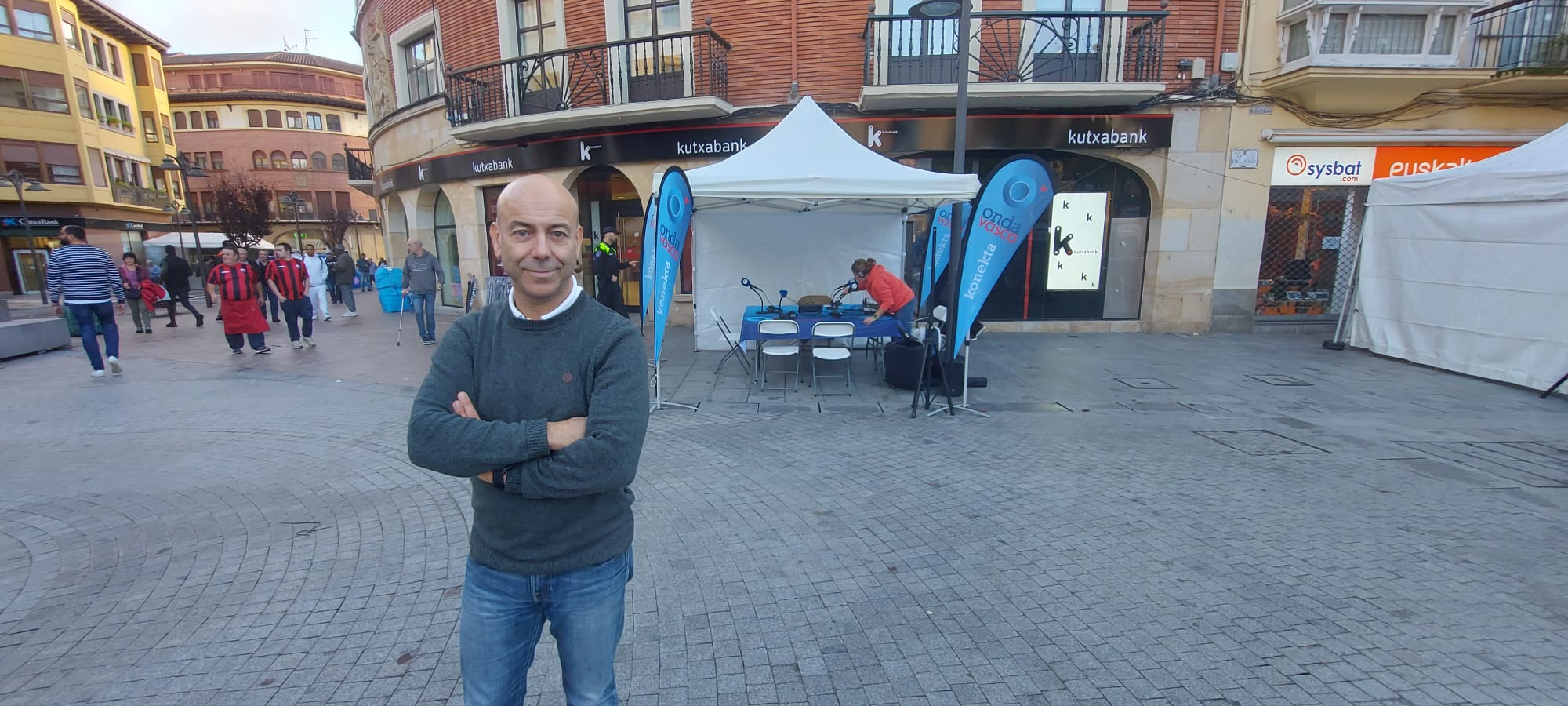 Kike Alonso en el set de Onda Vasca en Gernika Set de Onda Vasca en Gernika