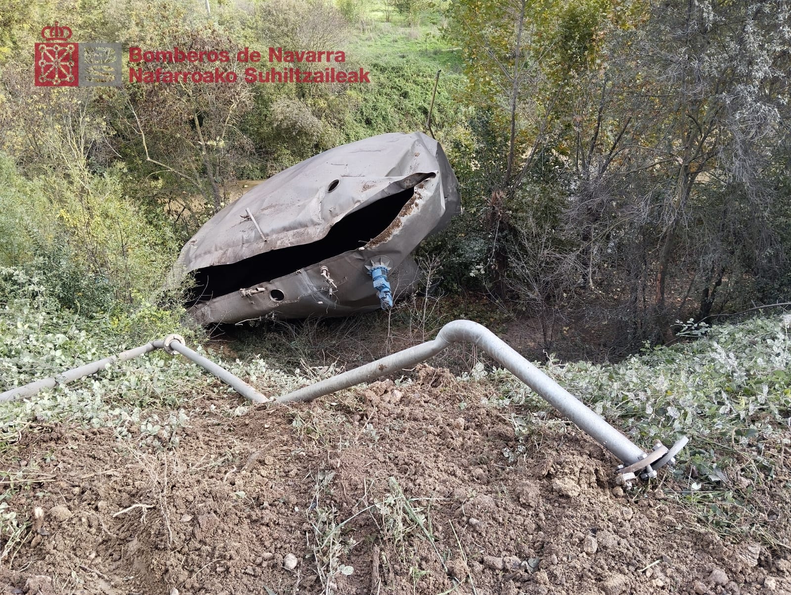 Depósito de residuos agrícolas en el que se ha producido la explosión. Foto: Bomberos de Navarra