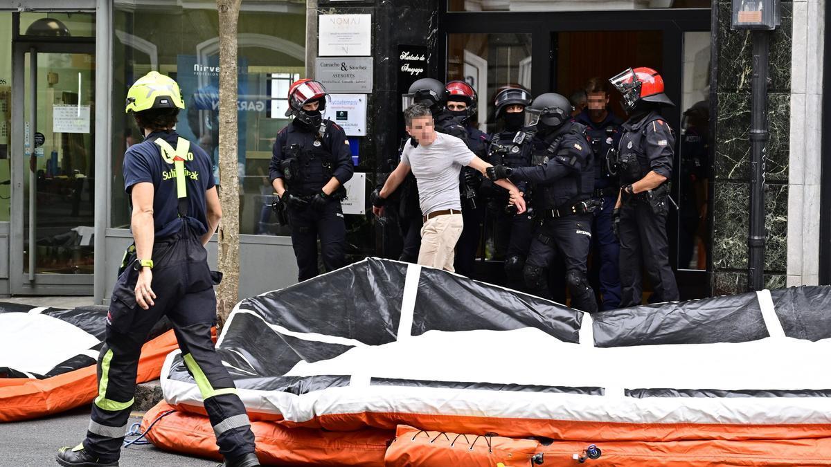 Imagen del suceso ocurrido este martes en Bilbao / DEIA - Oskar González