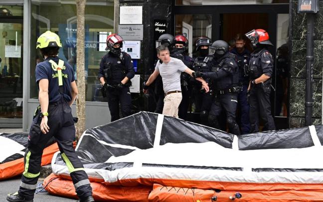 Imagen del suceso ocurrido este martes en Bilbao / DEIA - Oskar González