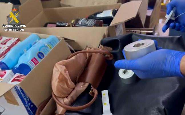 La Guardia Civil desarticula en Bizkaia una red que robaba en supermercados y recupera 10.000 productos valorados en 102.000 euro