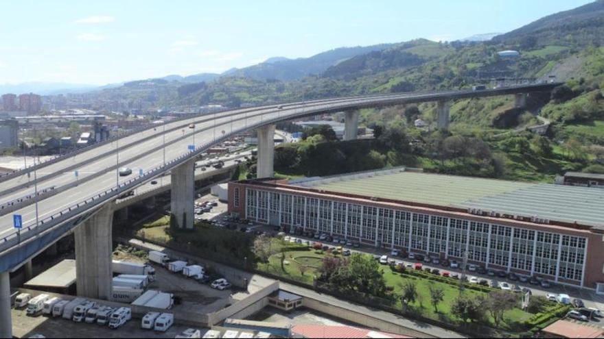 Vista del viaducto de Trapagaran poco antes de que la Supersur se introduzca bajo los montes de Barakaldo. D. F. B.
