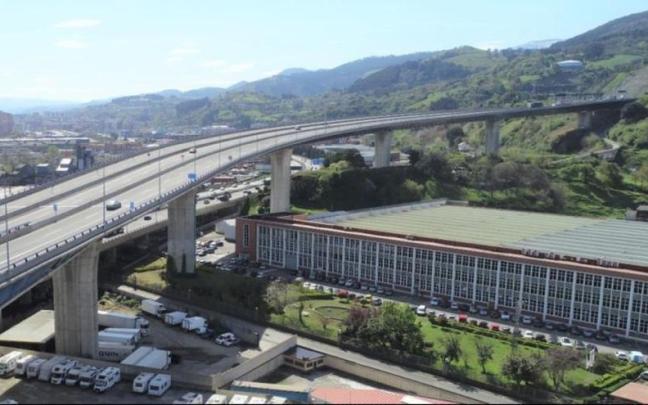 Vista del viaducto de Trapagaran poco antes de que la Supersur se introduzca bajo los montes de Barakaldo. D. F. B.