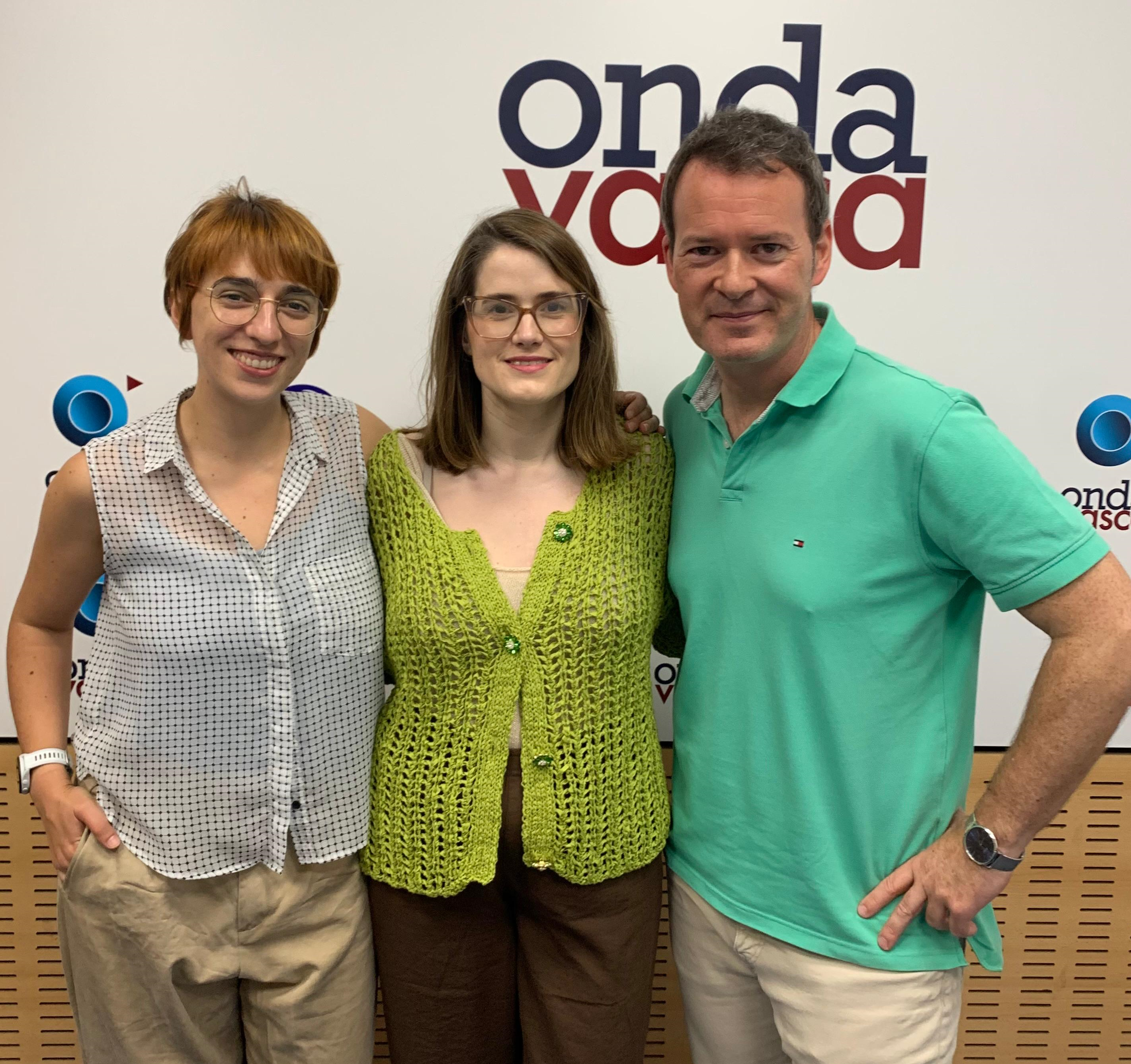 María García y Elena Fernández con Txema Gutiérrez en ONDA VASCA
