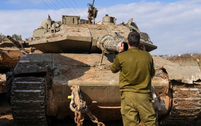Un tanque israelí que participa en la ofensiva en Gaza. EP