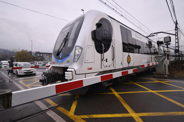 Imagen de archivo de un paso a nivel ajeno a esta información