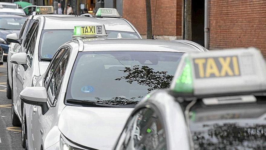 Parada de Taxis en Vitoria. | FOTO: A.L.