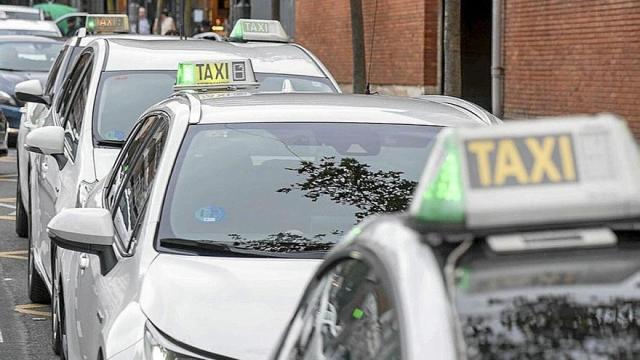 Parada de Taxis en Vitoria. | FOTO: A.L.