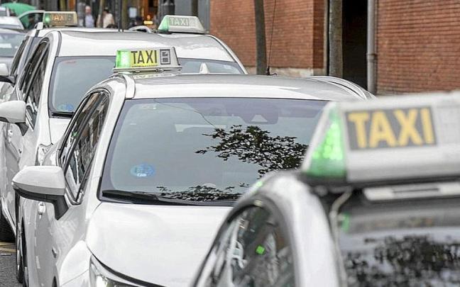 Parada de Taxis en Vitoria. | FOTO: A.L.