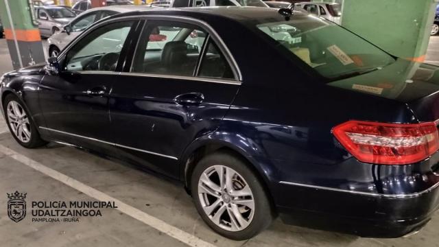 Imagen del vehículo modelo Mercedes que operaba en Pamplona como taxi pirata. Imagen del vehículo modelo Mercedes que operaba en Pamplona como taxi pirata.