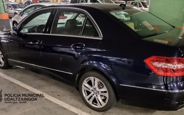 Imagen del vehículo modelo Mercedes que operaba en Pamplona como taxi pirata. Imagen del vehículo modelo Mercedes que operaba en Pamplona como taxi pirata.