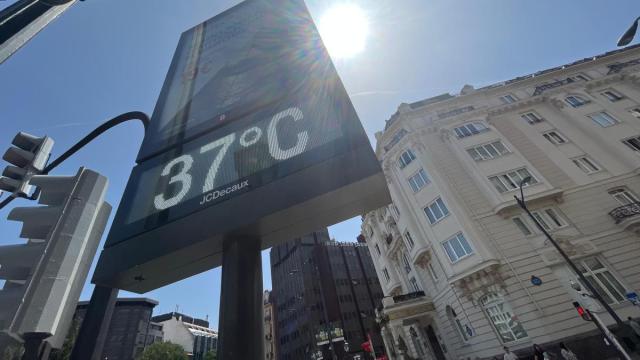 Termómetro de la plaza Eliptikoa de Bilbao en la última ola de calor / DEIA - Borja Guerrero.