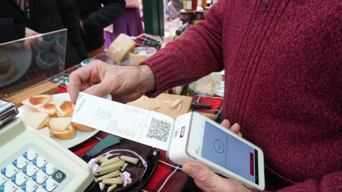 Ticket Bai con el código QR obligatorio en todos los tickets y facturas que se emitan | J.M. Martínez, Deia