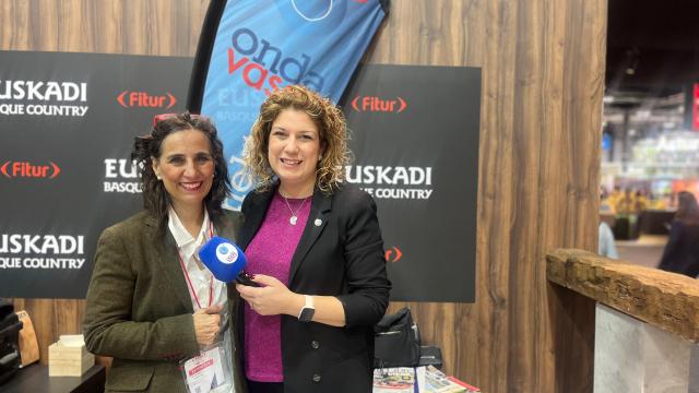 Charo Apesteguía, gerente de la Asociación Tierras de Iranzu entrevistada en Onda Vasca