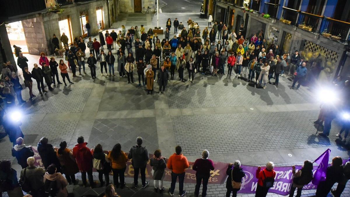 Protesta celebrada en Tolosa tras hacerse públicas las primeras denuncias contra el osteópata ARNAITZ RUBIO