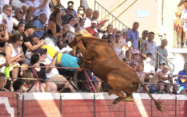 Así ha sido el salto de un toro a la grada en Cadreita Ángel López Alemán