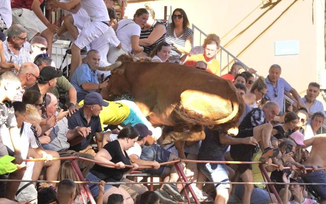 Así ha sido el salto de un toro a la grada en Cadreita Ángel López Alemán