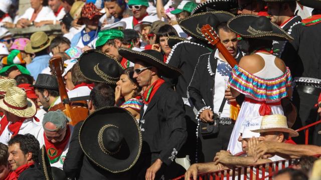 Las peñas de Pamplona, en el tendido de sol de la plaza de toros. Foto: Federación de Peñas de Pamplona