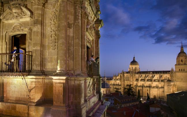 Torres con vistas nocturnas a Salamanca