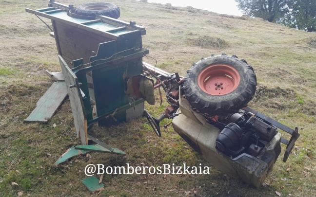 Tractor volcado en Berriz | Bomberos Bizkaia