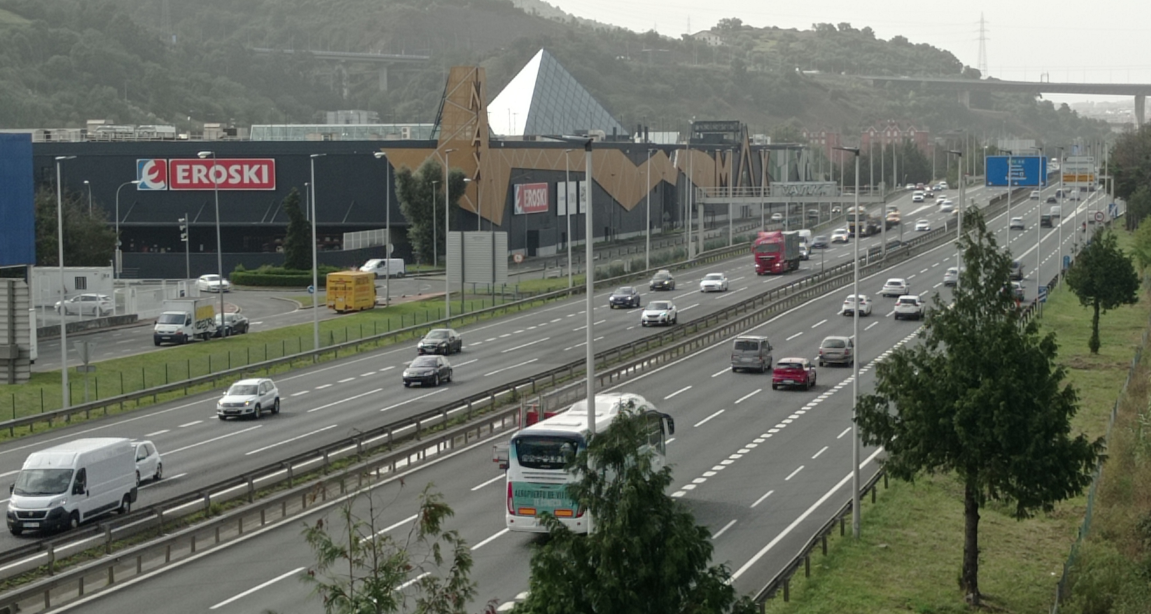 Parte del trazado de la A-8 que discurre de Barakaldo, donde esta mañana se ha prosucido el fallecimiento de un motorista