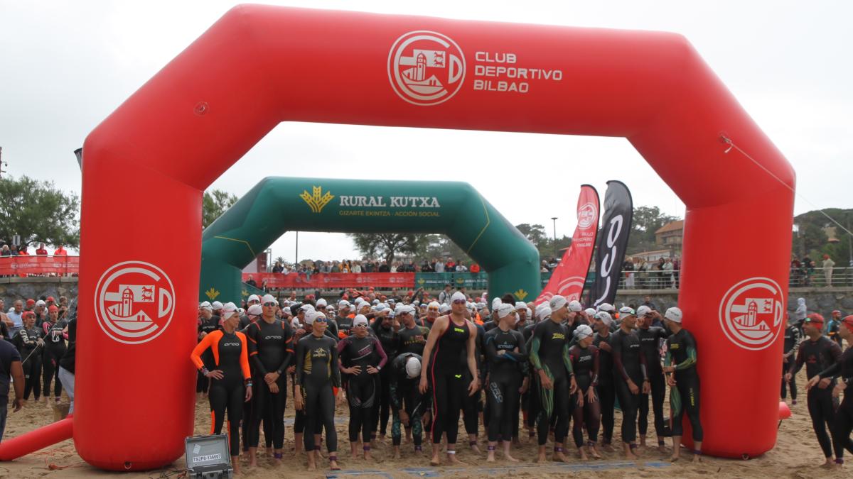 Cuatrocientos participantes se dieron cita en Gorliz para cumplir con esta ya tradicional prueba del calendario de aguas abiertas. Foto: Club Deportivo Bilbao