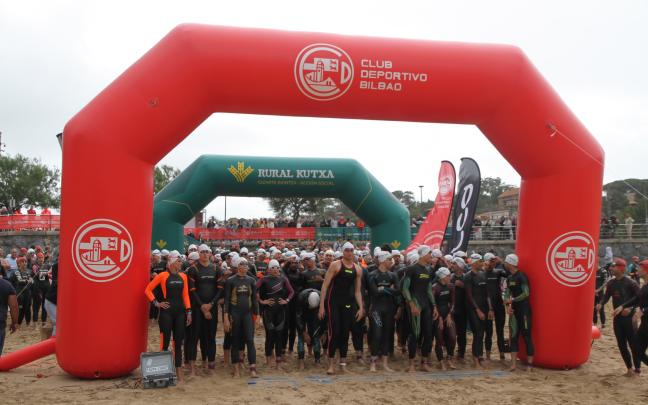 Cuatrocientos participantes se dieron cita en Gorliz para cumplir con esta ya tradicional prueba del calendario de aguas abiertas. Foto: Club Deportivo Bilbao