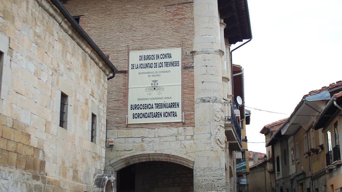 Letrero en favor de la integración de Trebiñu en Araba. Archivo