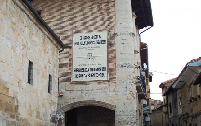 Letrero en favor de la integración de Trebiñu en Araba. Archivo