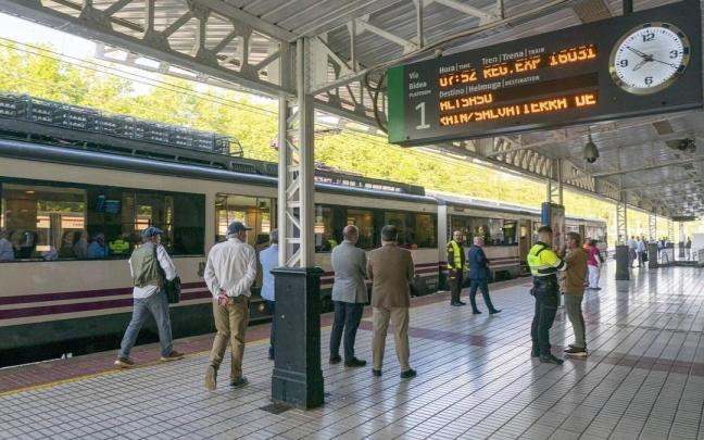 Primer viaje de las nuevas frecuencias del Cercanías de Álava Alex Larretxi
