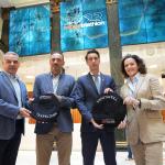 Xabier Ochandiano, Concejal de Desarrollo Económico, Comercio, Empleo y Turismo del Ayuntamiento de Bilbao. Carlos Sergio Achotegui, representante de la Diputación Foral de Bizkaia, y Alberto Larrucea y Yolanda Reyes, de INNEVENTO SPORTS.