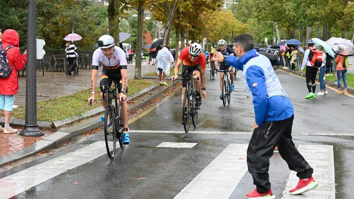 Los cortes al tráfico por la Bilbao Triathlon afectarán sobre todo a Deusto, Olabega y la Avenida Abandoibarra | Oskar González, Deia