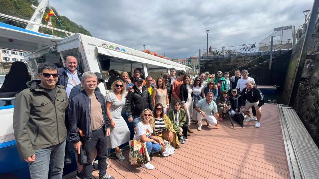 Todos los tripulantes del barco de Onda Vasca durante la Bandera de La Concha