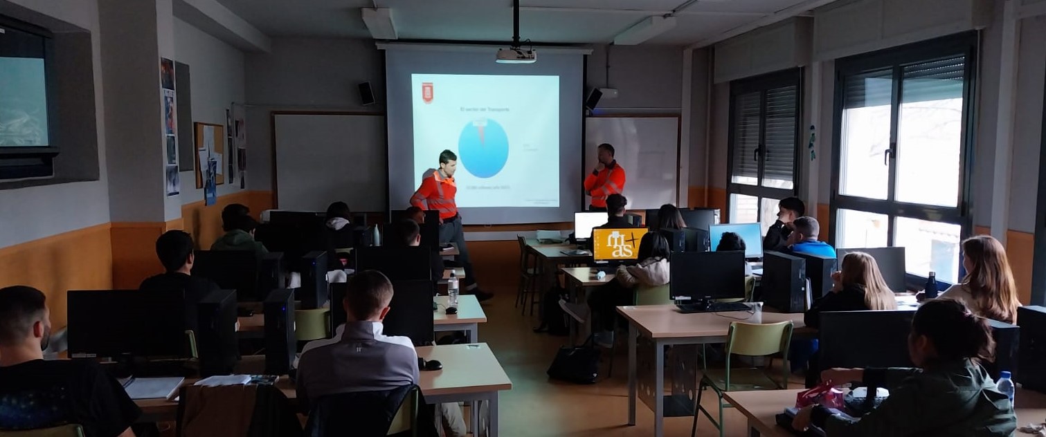 Charla de Policía Foral en un centro escolar. Foto: Policía Foral