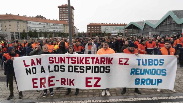 Concentración de trabajadores de Tubos Reunidos frente al Gobierno Vasco Alex Larretxi