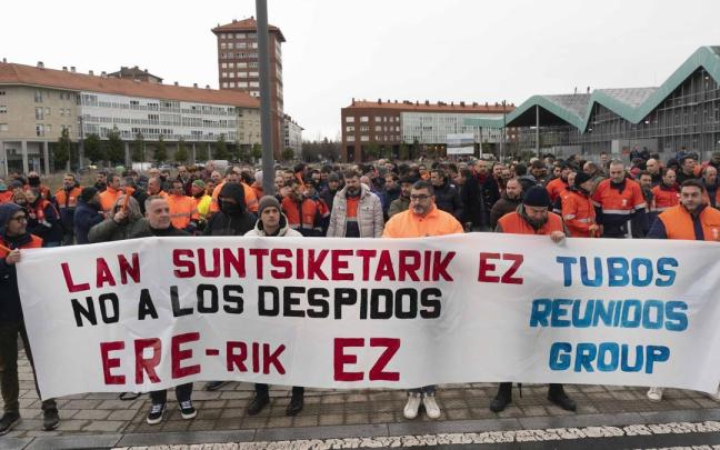 Concentración de trabajadores de Tubos Reunidos frente al Gobierno Vasco Alex Larretxi