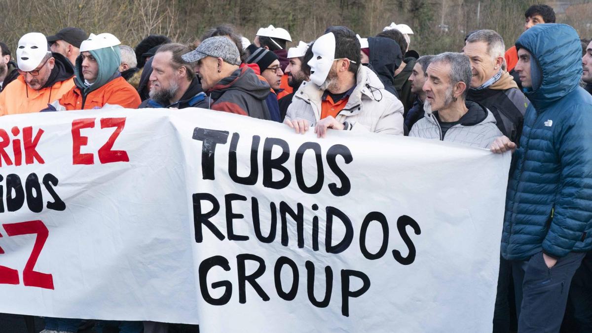 Concentración de la plantilla de Tubos Reunidos Alex Larretxi