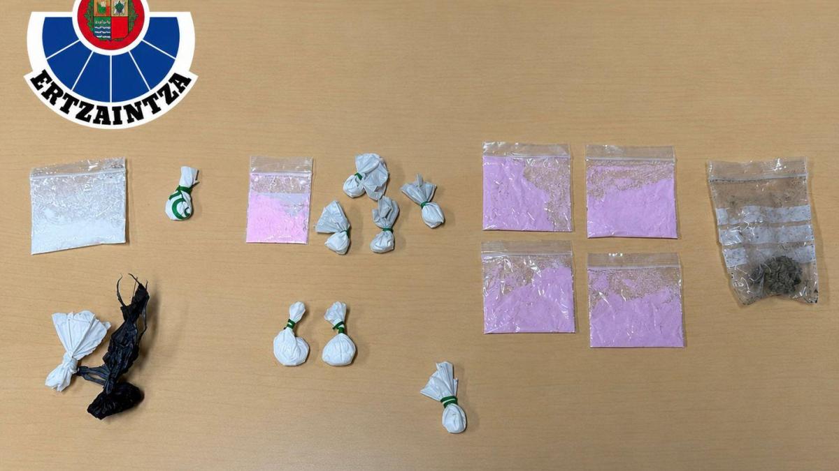 Droga incautada por la Ertzaintza en San Sebastian. DEPARTAMENTO DE SEGURIDAD