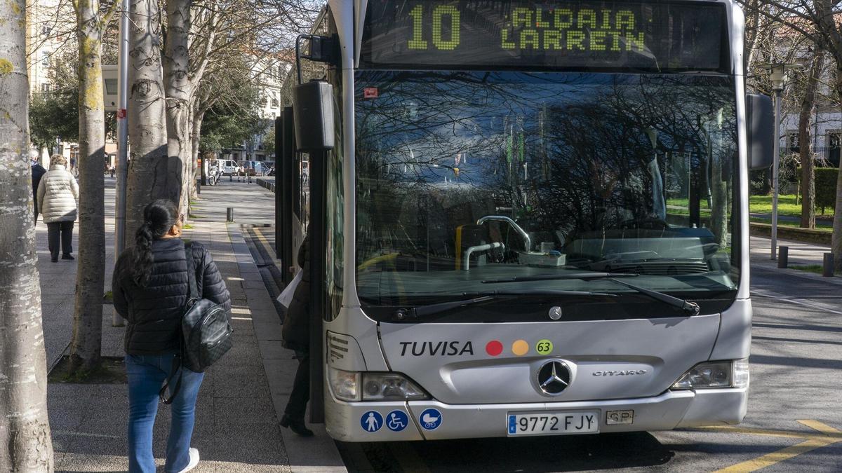 Imagen de archivo de un autobús de Tuvisa. Alex Larretxi