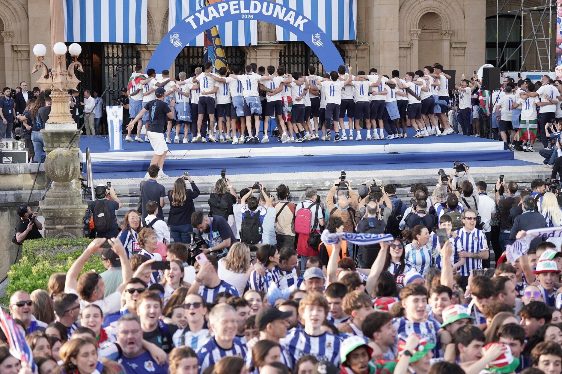 Celebración en Alderdi Eder de la cuarta Copa del Rey de la Real Sociedad. RUBEN PLAZA