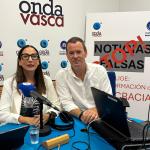 Begoña Pedrosa con Txema Gutiérrez en los estudios de ONDA VASCA