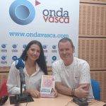 Sandra Moñino con Txema Gutiérrez en los estudios de ONDA VASCA