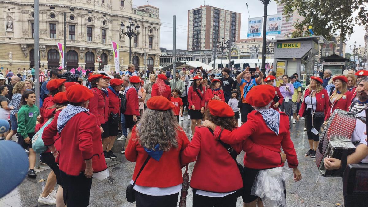 Las txupineras de Aste Nagusia nunca dejan de serlo | ONDA VASCA