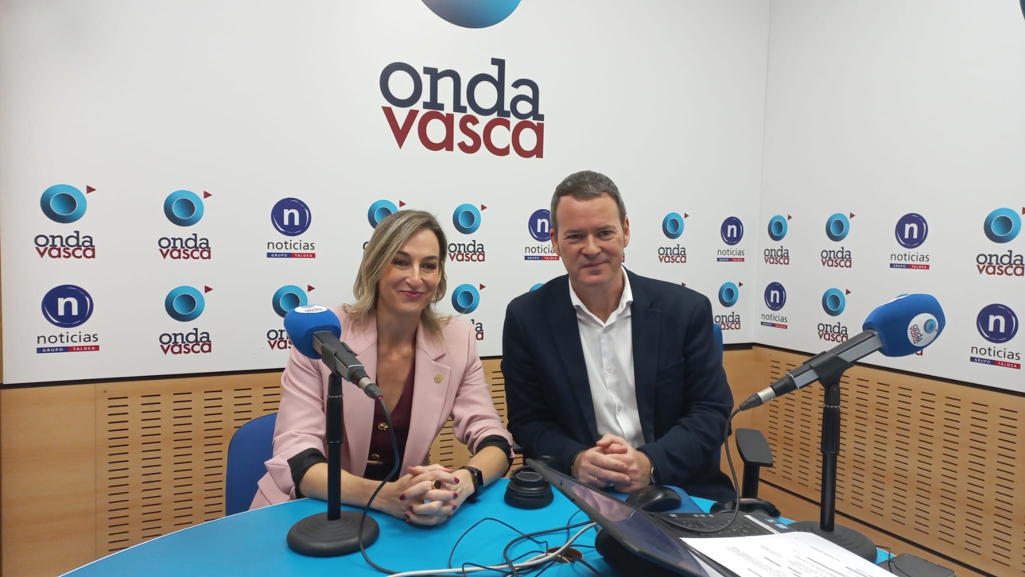 María Ubarretxena en los estudios de ONDA VASCA