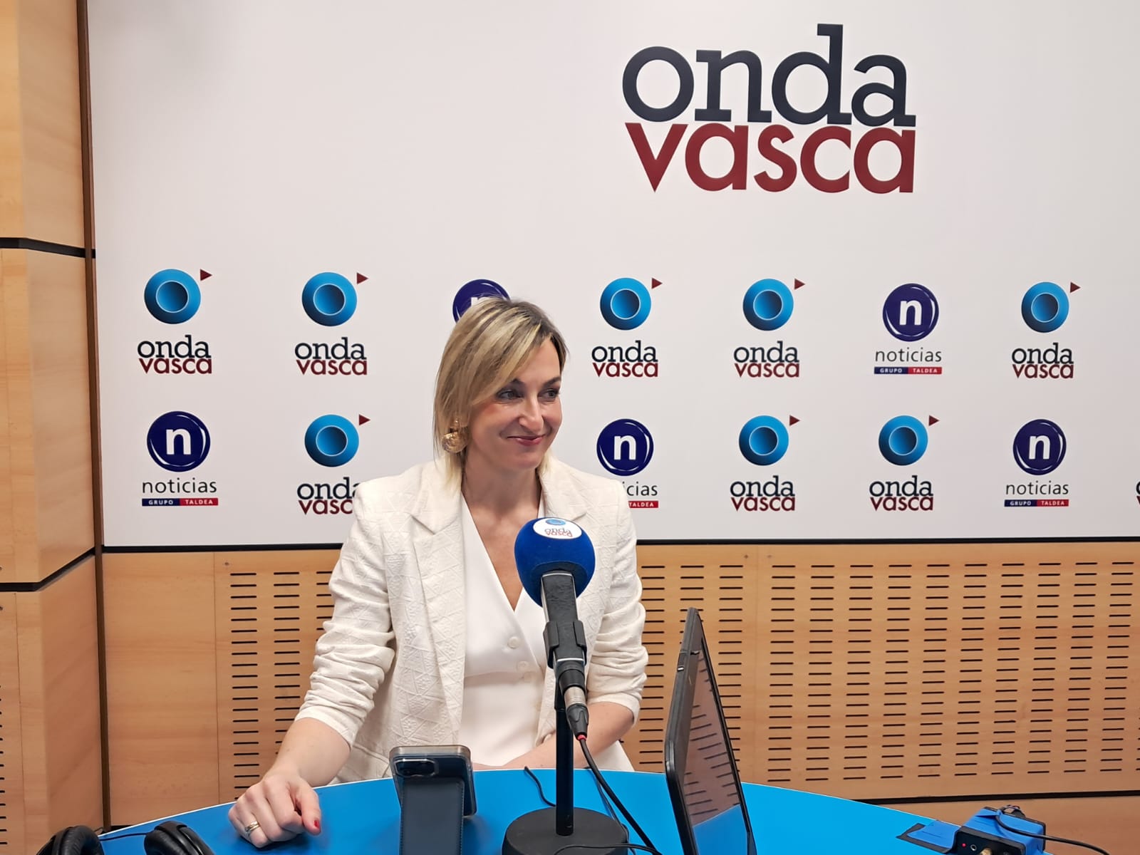 María Ubarretxena, consejera de Gobernanza, Administración Digital y Autogobierno y portavoz del Gobierno Vasco en los estudios de ONDA VASCA