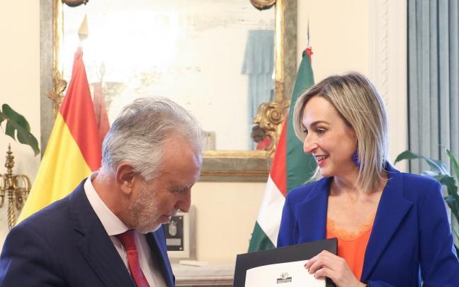 El ministro de Política Territorial, Ángel Víctor Torres, recibió el 8 de octubre las propuestas de la mano de la consejera Ubarretxena Irekia