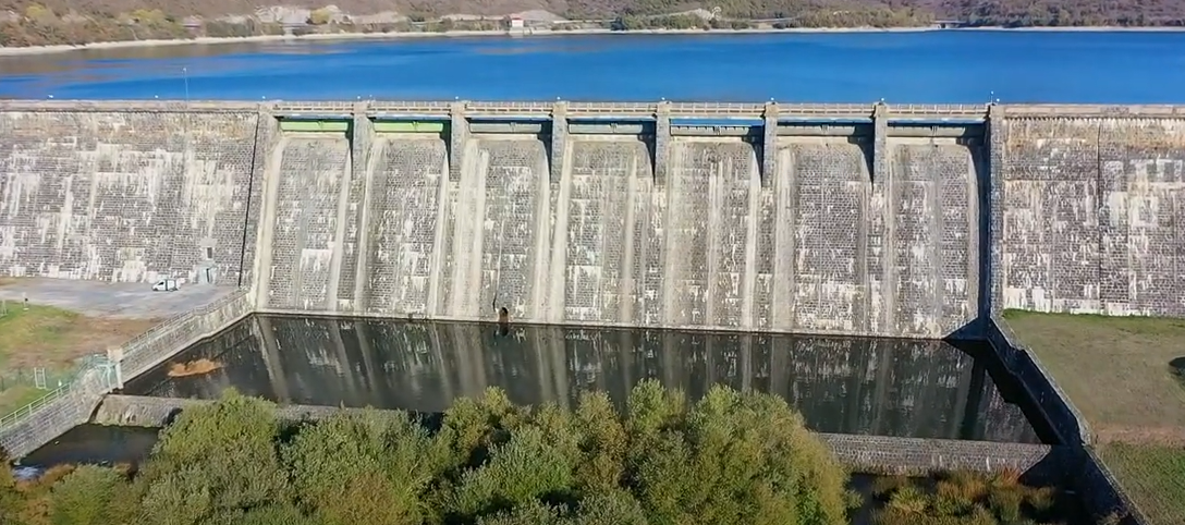 Compuertas de la presa de Ulibarri-Gamboa. URA 