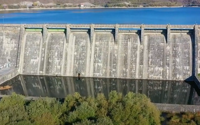 Compuertas de la presa de Ulibarri-Gamboa. URA 