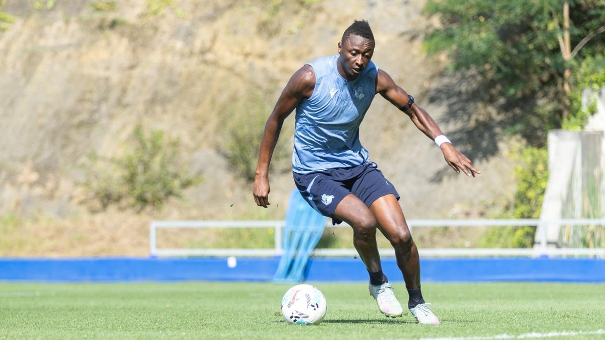 Sadiq, en un entrenamiento en Zubieta. REAL SOCIEDAD